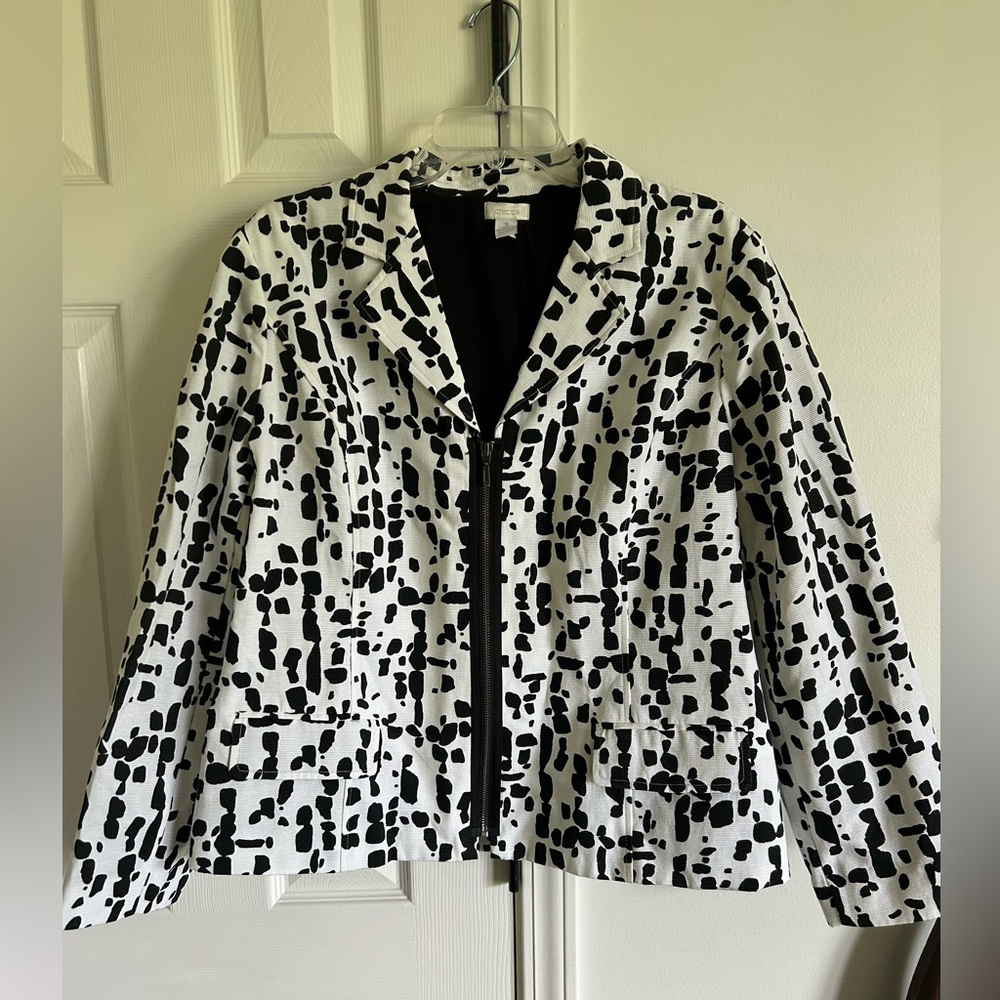 Chicos, size 3/XL, White & Black zippered blazer